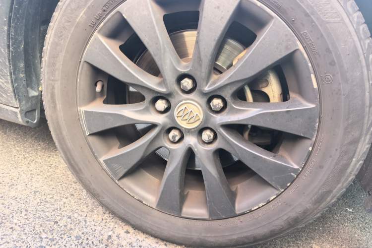 Used Buick LaCrosse 2013 2.4L SIDI Leading Comfort Version Right Front Wheel Hub