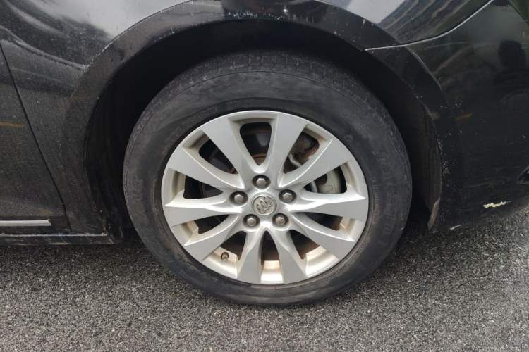 Used Buick LaCrosse 2013 2.4L SIDI Leading Comfort Version Right Front Wheel Hub
