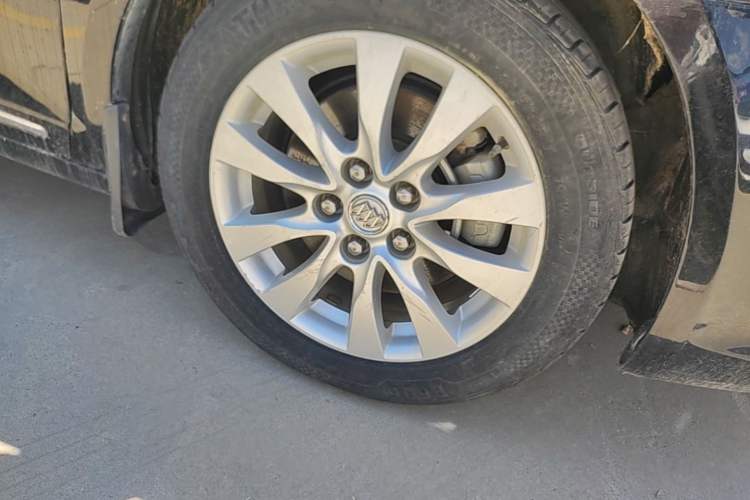 Used Buick LaCrosse 2013 2.4L SIDI Leading Comfort Version Right Front Wheel Hub