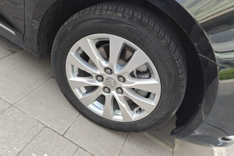 Used Buick LaCrosse 2013 2.4L SIDI Elite Comfort Version Right Front Wheel Hub