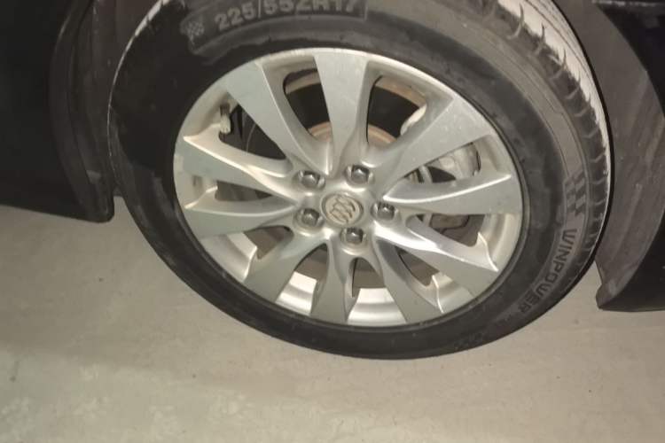 Used Buick LaCrosse 2013 2.4L SIDI Leading Comfort Version Right Front Wheel Hub