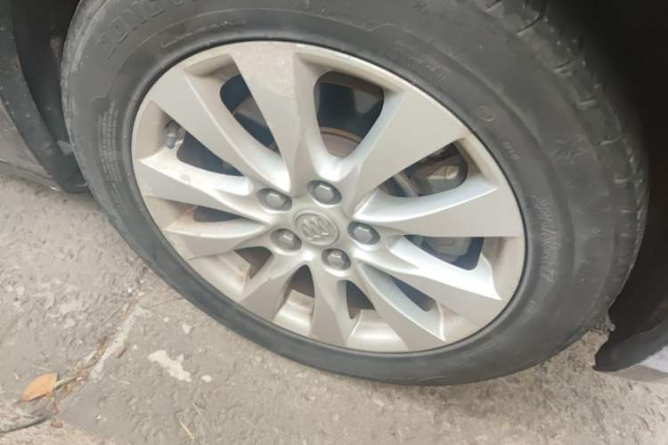 Used Buick LaCrosse 2013 2.4L SIDI Leading Comfort Version Right Front Wheel Hub