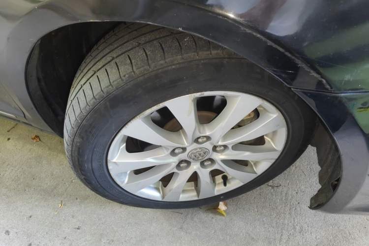 Used Buick LaCrosse 2013 2.4L SIDI Leading Comfort Version Right Front Wheel Hub