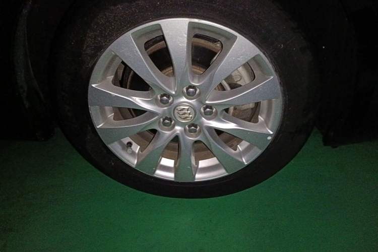 Used Buick LaCrosse 2013 2.4L SIDI Leading Comfort Version Right Front Wheel Hub