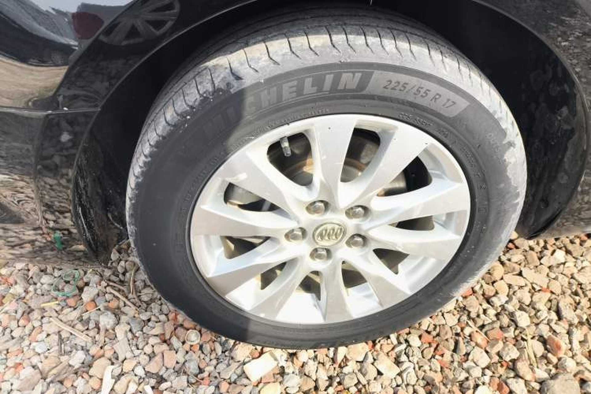 Used Buick LaCrosse 2013 2.4L SIDI Leading Comfort Version Right Rear Wheel Hub