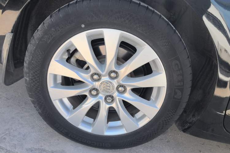 Used Buick LaCrosse 2013 2.4L SIDI Elite Comfort Version Right Rear Wheel Hub
