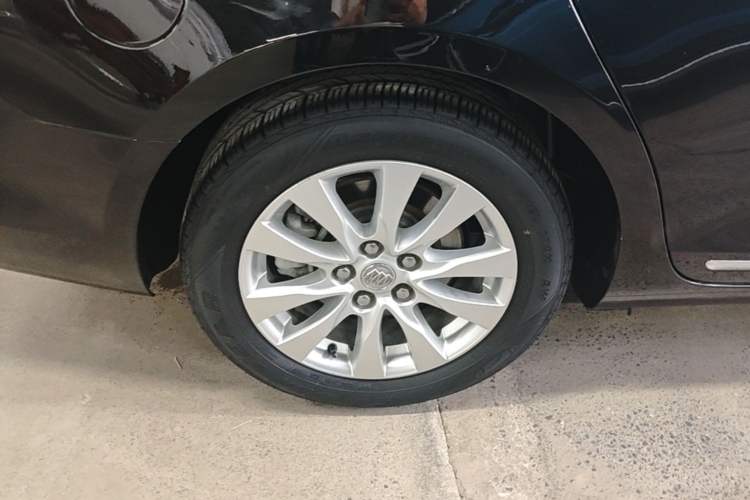 Used Buick LaCrosse 2013 2.4L SIDI Leading Comfort Version Right Rear Wheel Hub