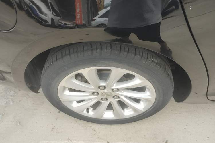 Used Buick LaCrosse 2013 2.4L SIDI Luxury Comfort Edition Right Rear Wheel Hub