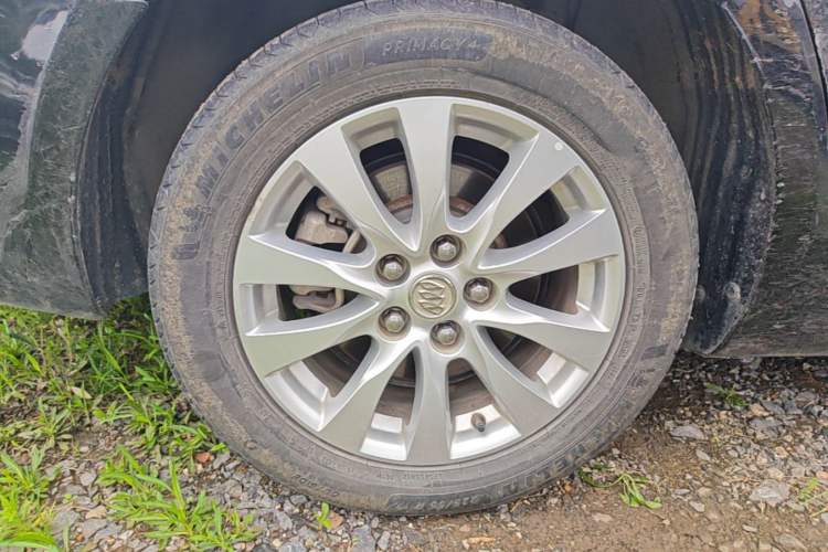 Used Buick LaCrosse 2013 2.4L SIDI Leading Comfort Version Right Rear Wheel Hub