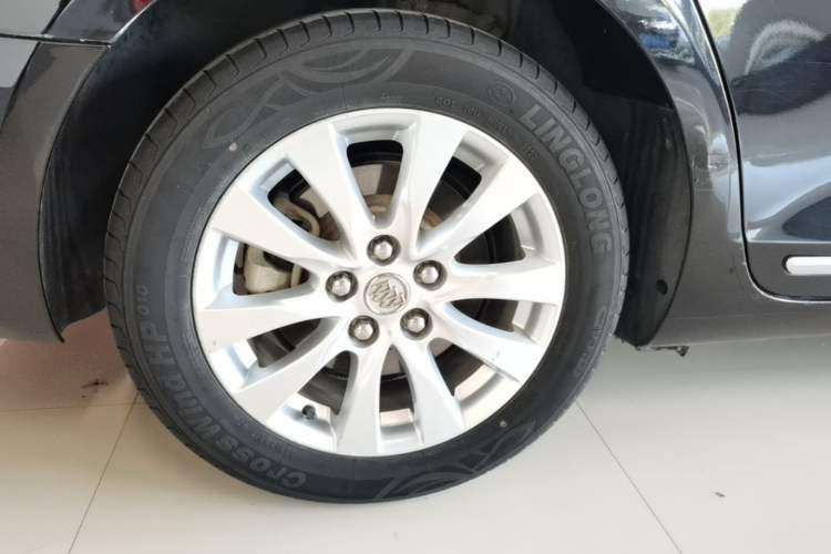 Used Buick LaCrosse 2013 2.4L SIDI Leading Comfort Version Right Rear Wheel Hub