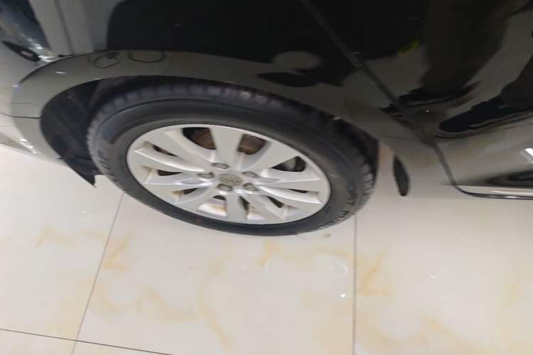 Used Buick LaCrosse 2013 2.4L SIDI Elite Comfort Version Right Rear Wheel Hub