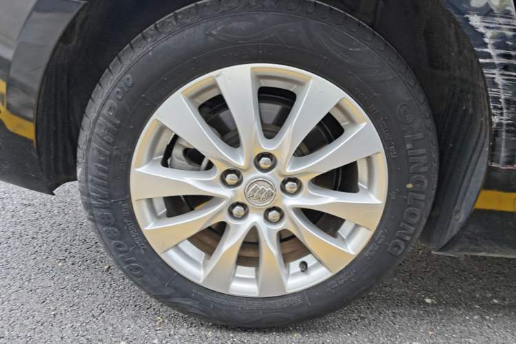 Used Buick LaCrosse 2013 2.4L SIDI Leading Comfort Version Right Rear Wheel Hub