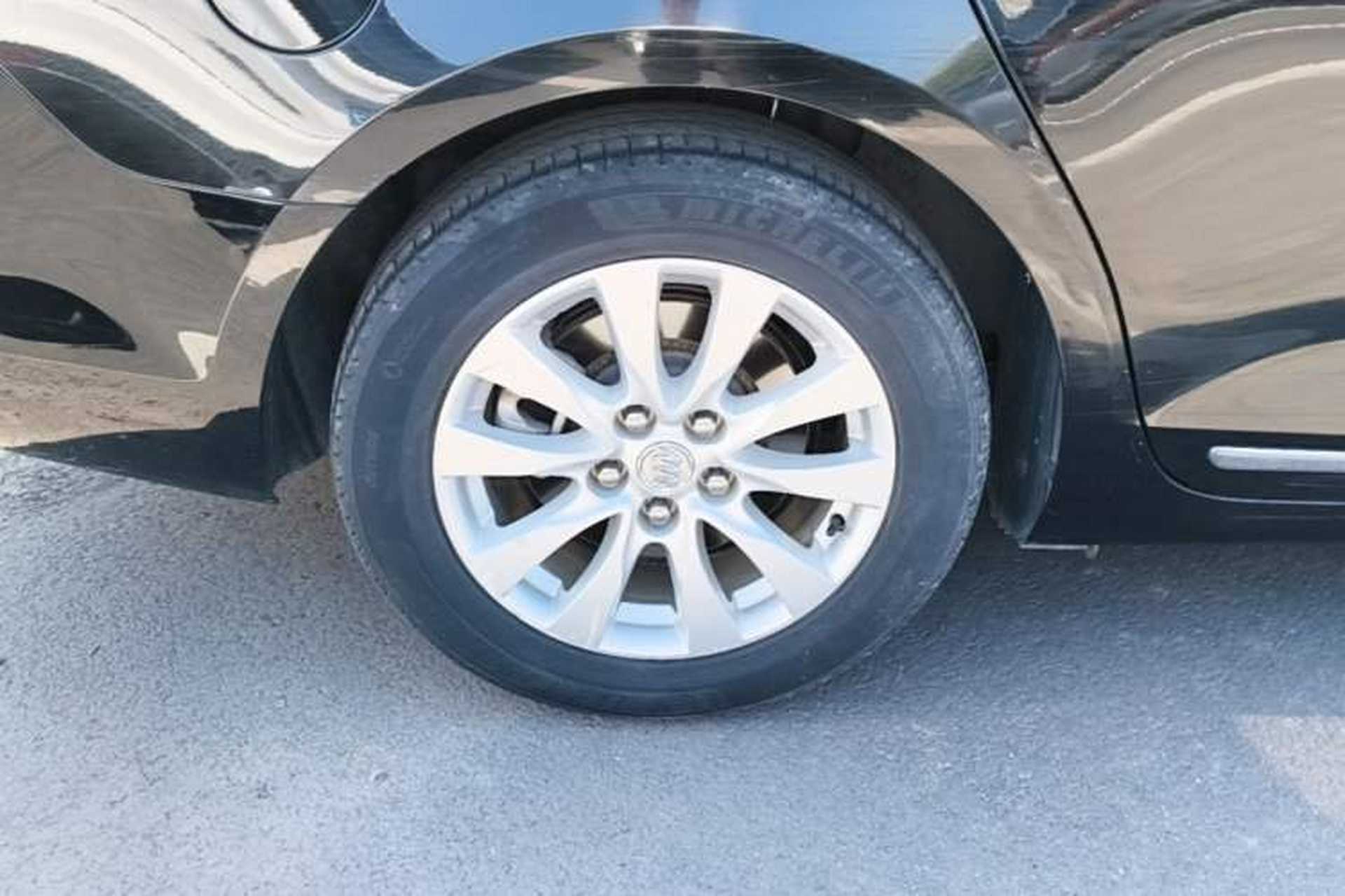 Used Buick LaCrosse 2013 2.4L SIDI Leading Comfort Version Right Rear Wheel Hub