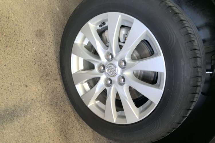 Used Buick LaCrosse 2013 2.4L SIDI Leading Comfort Version Right Rear Wheel Hub