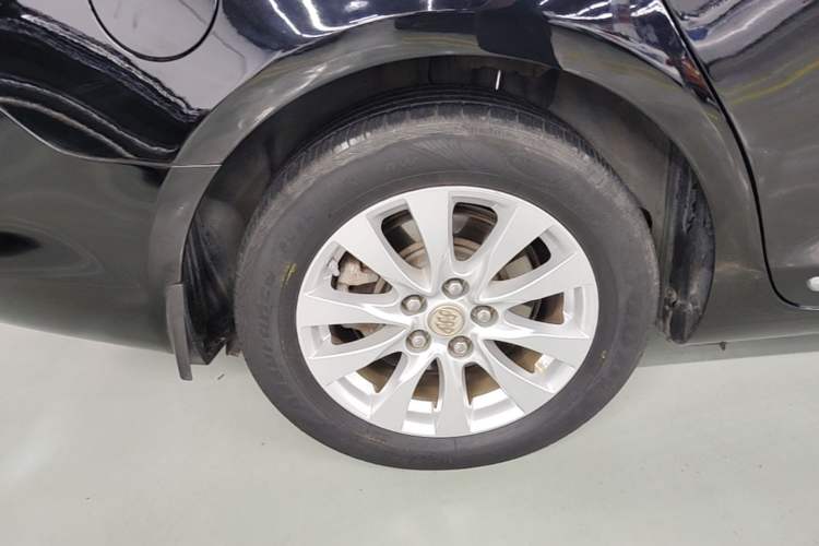 Used Buick LaCrosse 2013 2.4L SIDI Leading Comfort Version Right Rear Wheel Hub