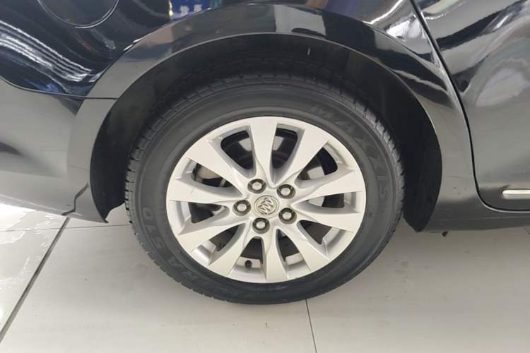 Used Buick LaCrosse 2013 2.4L SIDI Leading Comfort Version Right Rear Wheel Hub