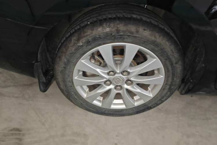 Used Buick LaCrosse 2013 2.4L SIDI Leading Comfort Version Right Rear Wheel Hub