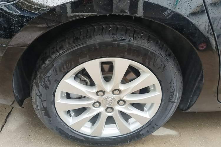 Used Buick LaCrosse 2013 2.4L SIDI Leading Comfort Version Right Rear Wheel Hub