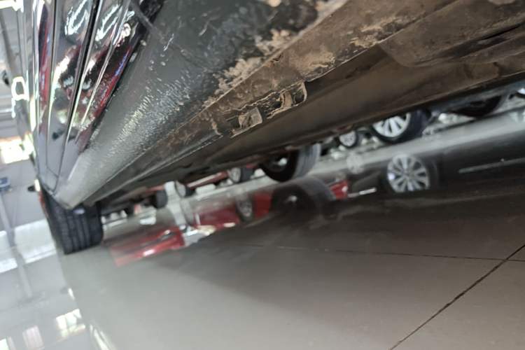 Used Buick LaCrosse 2013 2.0T SIDI Elite Tech Version Right Side Sill