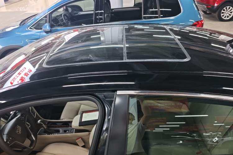 Used Buick LaCrosse 2013 2.4L SIDI Leading Comfort Version Roof