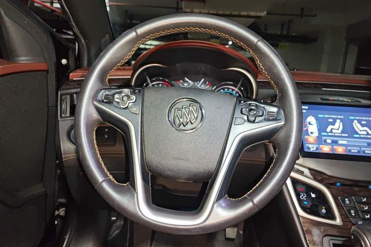 Used Buick LaCrosse 2013 2.4L SIDI Elite Comfort Version Steering Wheel