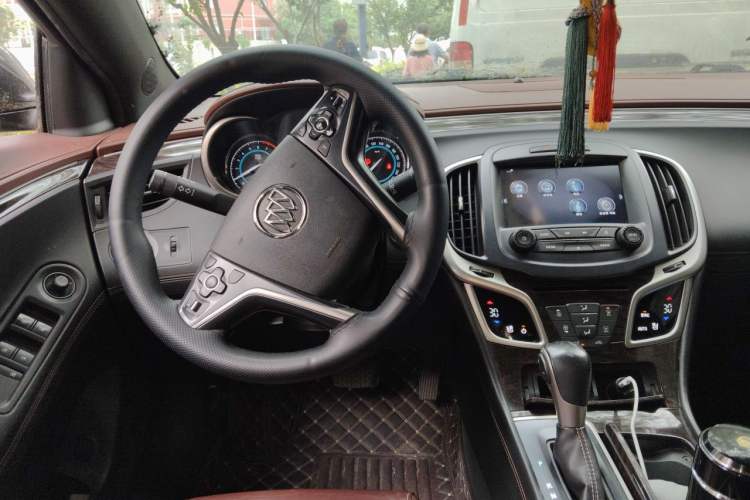 Used Buick LaCrosse 2013 2.4L SIDI Elite Comfort Version Steering Wheel