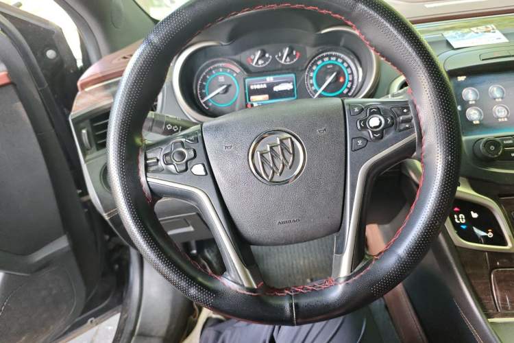 Used Buick LaCrosse 2013 2.0T SIDI Elite Tech Version Steering Wheel