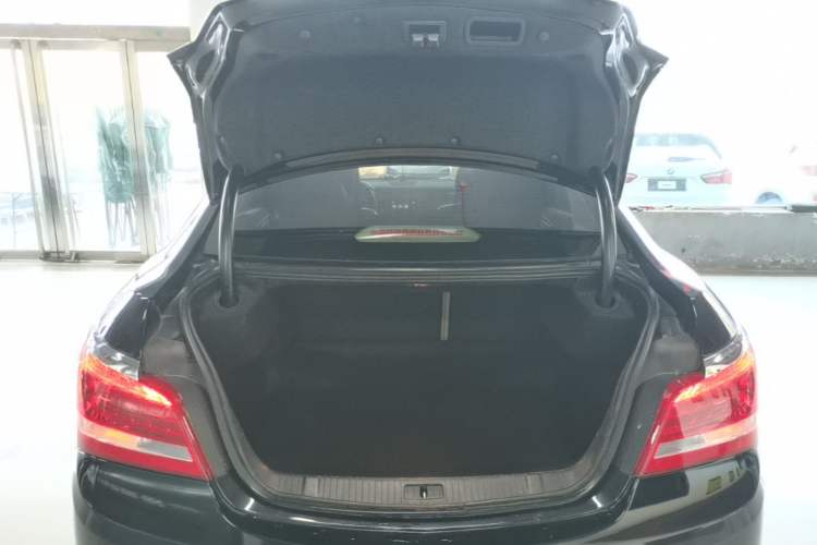 Used Buick LaCrosse 2013 2.4L SIDI Leading Comfort Version Trunk