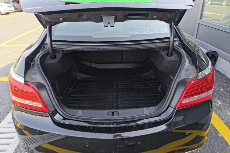 Used Buick LaCrosse 2013 2.4L SIDI Leading Comfort Version Trunk