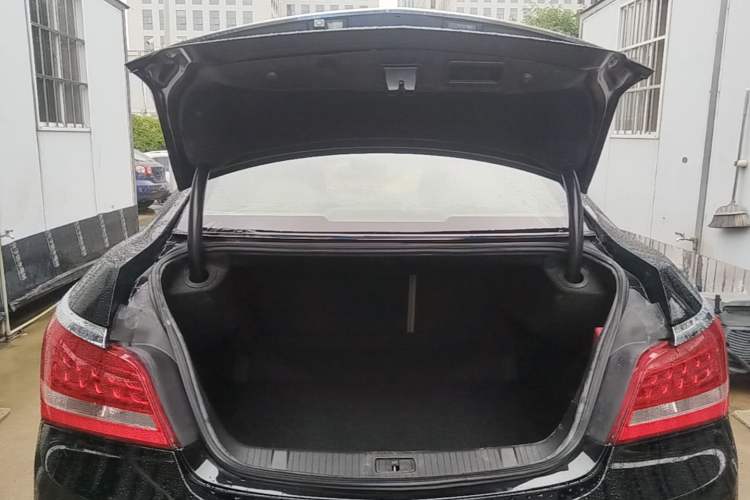 Used Buick LaCrosse 2013 2.4L SIDI Leading Comfort Version Trunk