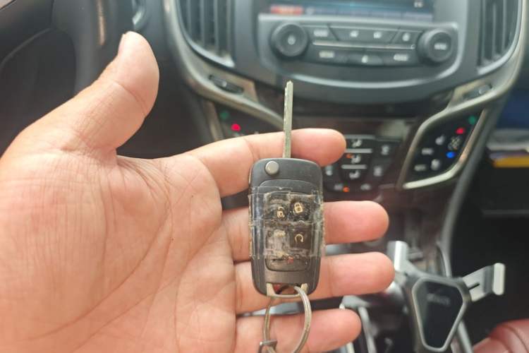 Used Buick LaCrosse 2013 2.4L SIDI Luxury Comfort Edition Vehicle Key