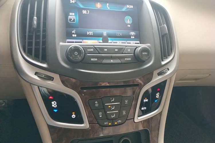 Used Buick LaCrosse 2013 2.4L SIDI Leading Comfort Version Audio And AC Panel
