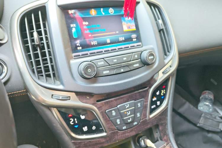 Used Buick LaCrosse 2013 2.0T SIDI Smart Luxury Flagship Edition Audio And AC Panel