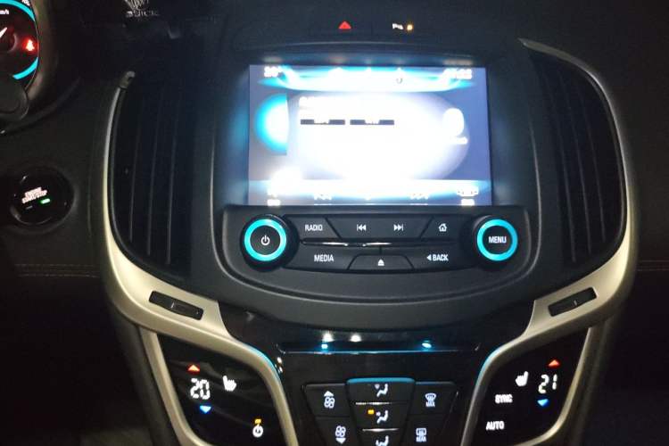 Used Buick LaCrosse 2013 2.4L SIDI Luxury Comfort Edition Audio And AC Panel