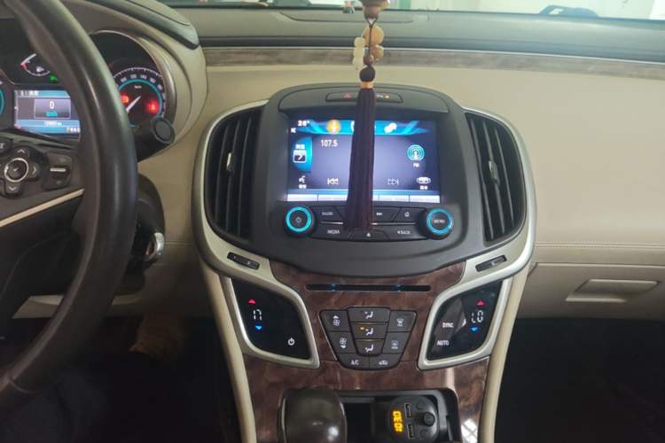 Used Buick LaCrosse 2013 2.4L SIDI Leading Comfort Version Audio And AC Panel