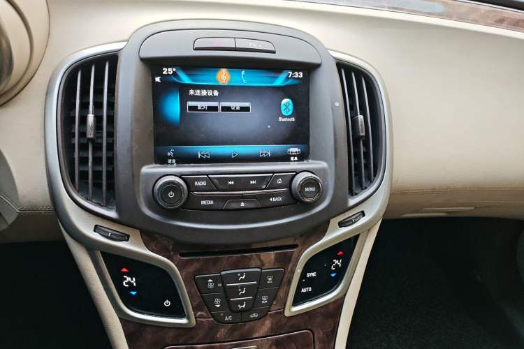 Used Buick LaCrosse 2013 2.4L SIDI Leading Comfort Version Audio And AC Panel