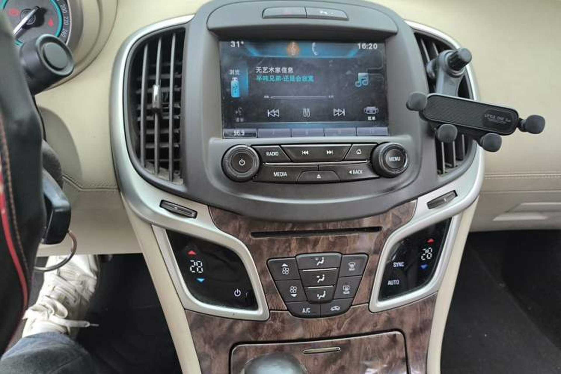 Used Buick LaCrosse 2013 2.4L SIDI Leading Comfort Version Audio And AC Panel