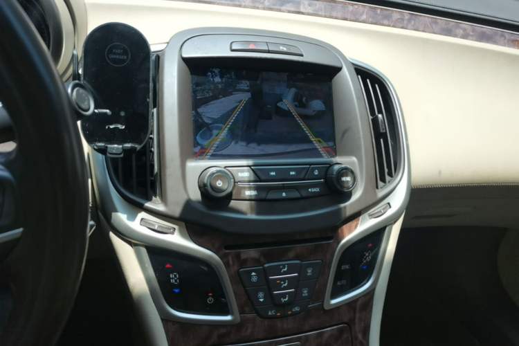 Used Buick LaCrosse 2013 2.4L SIDI Leading Comfort Version Audio And AC Panel