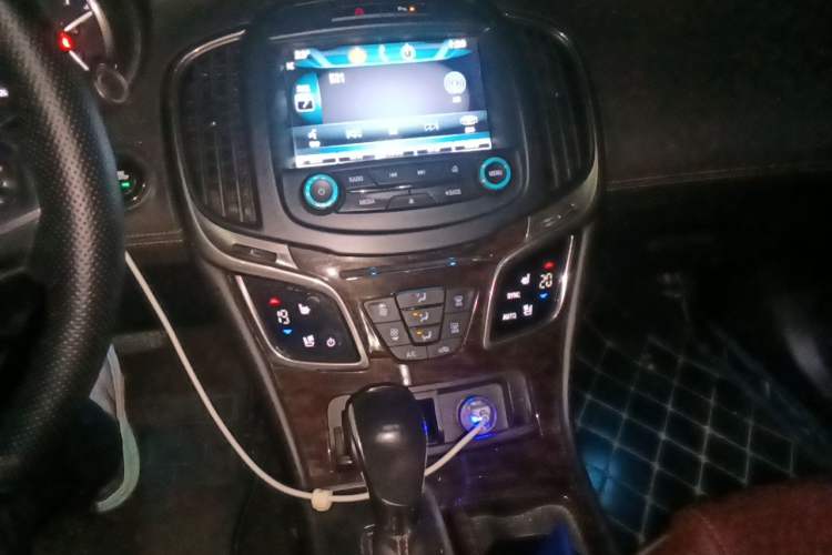 Used Buick LaCrosse 2013 2.4L SIDI Luxury Comfort Edition Audio And AC Panel