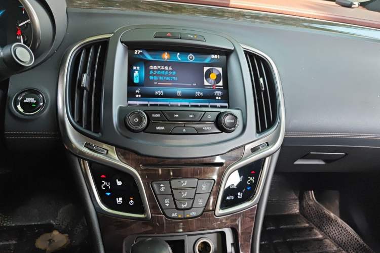 Used Buick LaCrosse 2013 2.4L SIDI Luxury Comfort Edition Audio And AC Panel