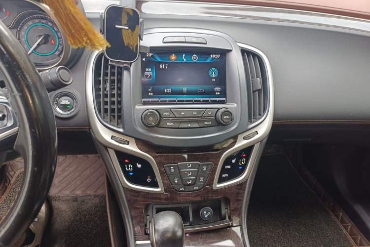 Used Buick LaCrosse 2013 2.4L SIDI Luxury Comfort Edition Audio And AC Panel