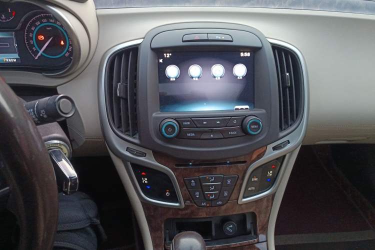 Used Buick LaCrosse 2013 2.4L SIDI Leading Comfort Version Audio And AC Panel