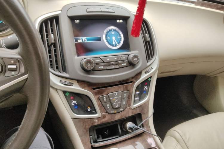 Used Buick LaCrosse 2013 2.4L SIDI Leading Comfort Version Audio And AC Panel