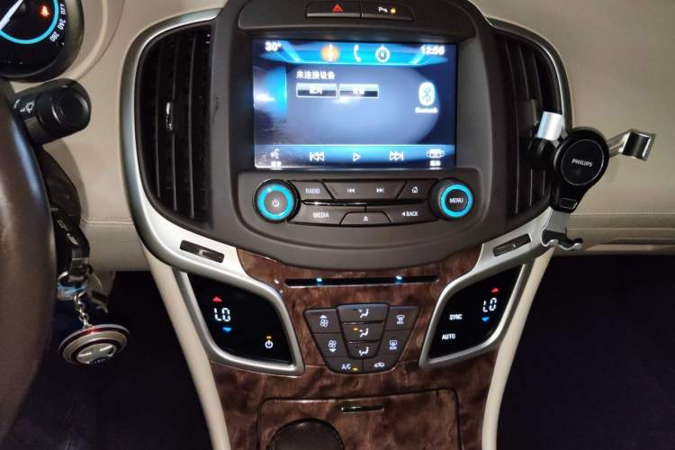 Used Buick LaCrosse 2013 2.0T SIDI Technology Version Audio And AC Panel