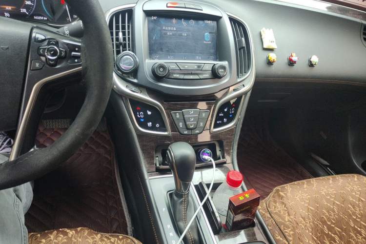 Used Buick LaCrosse 2013 2.4L SIDI Luxury Comfort Edition Audio And AC Panel