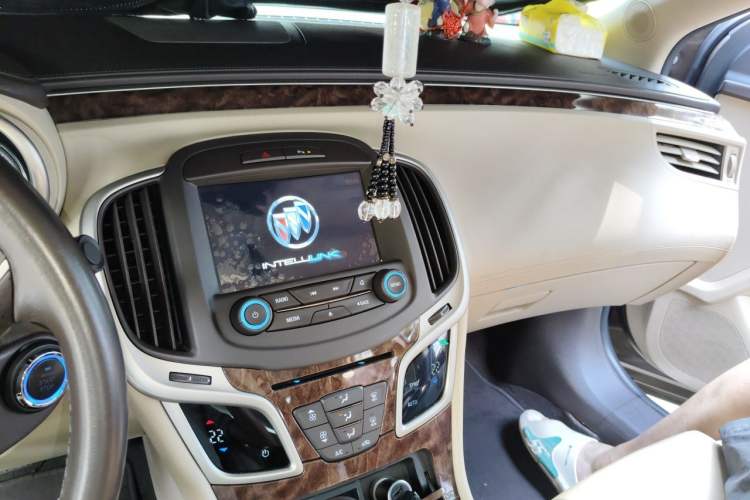 Used Buick LaCrosse 2013 2.4L SIDI Leading Comfort Version Audio And AC Panel