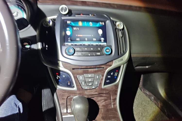 Used Buick LaCrosse 2013 2.4L SIDI Elite Comfort Version Audio And AC Panel