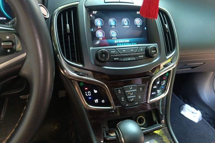 Used Buick LaCrosse 2013 2.4L SIDI Luxury Comfort Edition Audio And AC Panel
