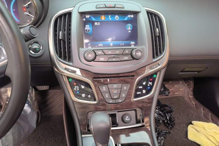Used Buick LaCrosse 2013 3.0L SIDI V6 Smart Luxury Flagship Model Audio And AC Panel