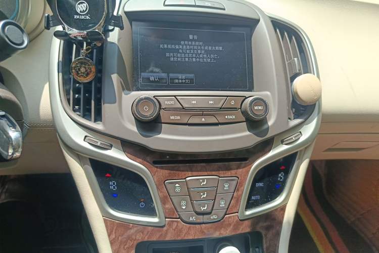 Used Buick LaCrosse 2013 2.4L SIDI Leading Comfort Version Audio And AC Panel